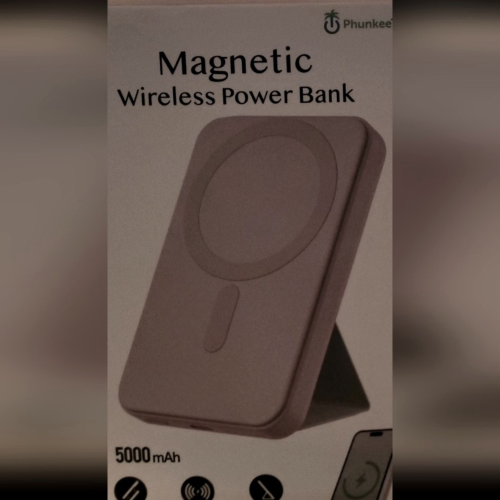 NWOT Magnetic Wireless Power Bank.